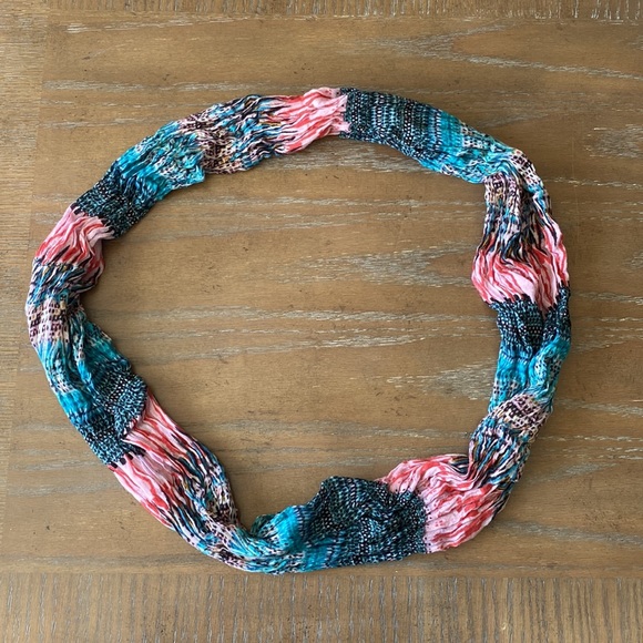 Patterned Infiniti Scarf - Picture 3 of 4